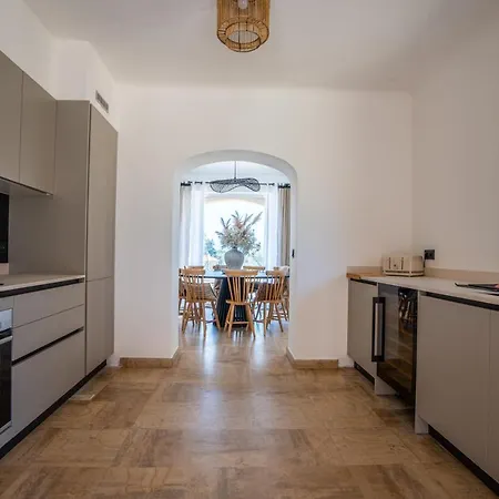 Villa De Standing Dans Un Quartier Calme Pour 12 Personnes A 3km Du Centre Ville De Tropez *