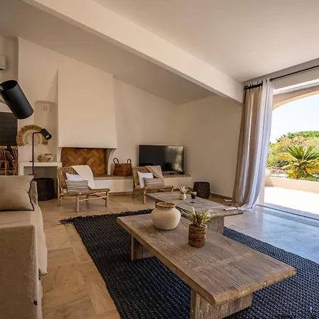 Villa De Standing Dans Un Quartier Calme Pour 12 Personnes A 3km Du Centre Ville De Tropez *